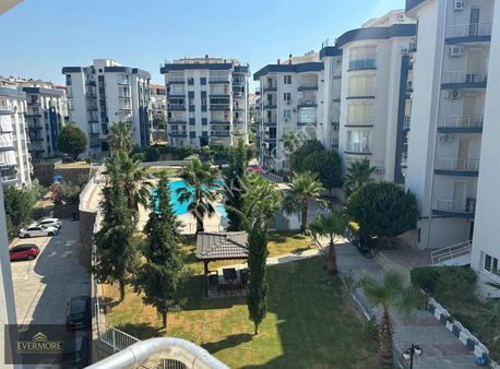 Kuşadası'nda Havuzlu Site İçinde Doğalgazlı Satılık 3+1 Daire