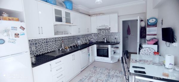 Uygun Dan Bornova Sokakta Tramvay, Otobüs, Deniz Park Manzaralı 6 Katlı Bina 120 M² Net 5. Kat 3+1