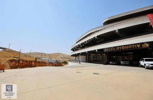 Coldwell Banker'dan Oto Reyon'da Yüksek Görünürlüklü İş Yeri