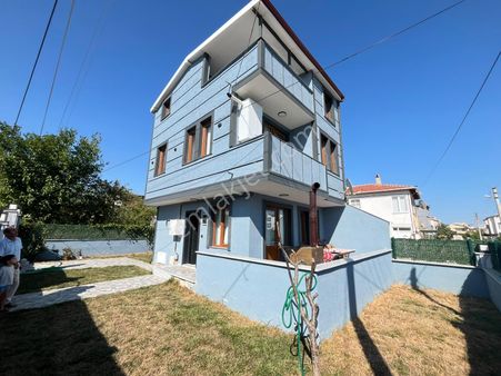 Ata Gayrimenkul'den Yeniçiftlikte 5+1 Ful Eşyalı Kamelyalı Villa