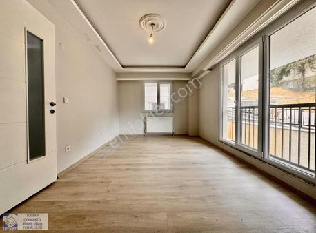 Çekmeköy Merkez Mahallesi'nde Kiralık 1+1 Yüksek Giriş Daire