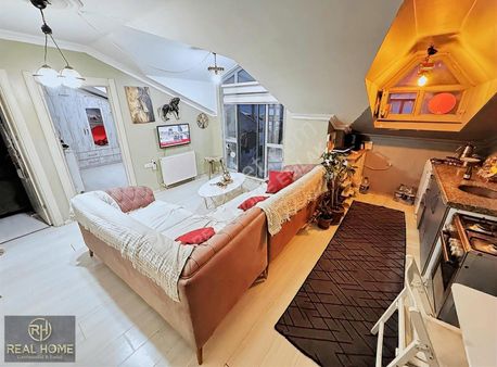 Real Home'dan Taştepe'de 5+1 Satılık 200 M2 2.kat Dubleks Daire