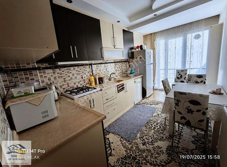 Fesleğen Mahallesi'nde Satılık Çift Balkonlu 2+1 Daire