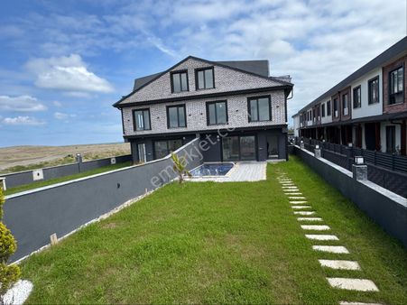 Sakarya Kocaalide Kadıköy Mahallesinde 3+1 Havuzlu Villa