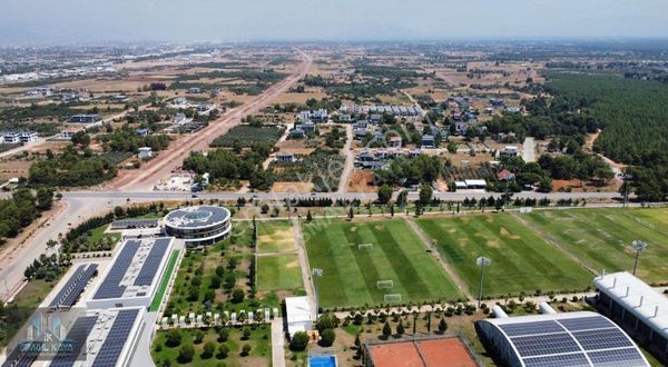 Antalya Spor Tesisleri Yakını 640 Mt Villa Parseli