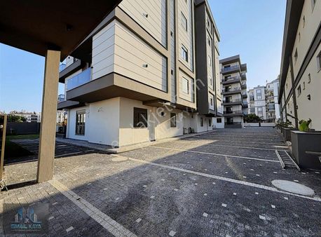 V.karşıyaka Bölg. En Lüks Proj. 3+1 140 M2 S.içerisinde Giriş