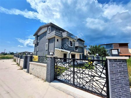 İzmir Menderes Gümüldür De Satılık Denize Çok Yakın Lüks Yazlık 3+1