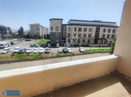 Urartu Oteli Üstünde 2+0 Yeni Yapı Lüx Daire