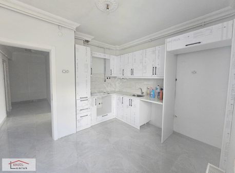 Adapazarı Yenigün Mahallesinde 3+1 İçi Yapılı Satılık Daire