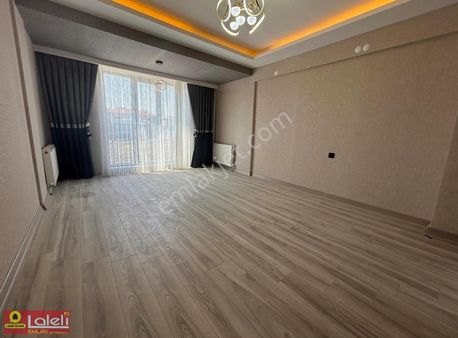 29 Ekim Mahallesin'de Park Cami Yakını Ara Kat 3+1 Lüx Daire