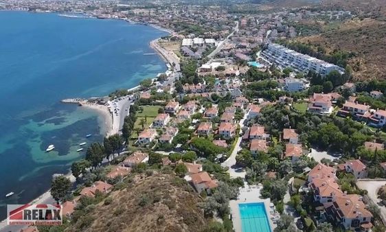 Relax'dan Urla İskele'de Denize Sıfır Sitede Havuzlu Villa