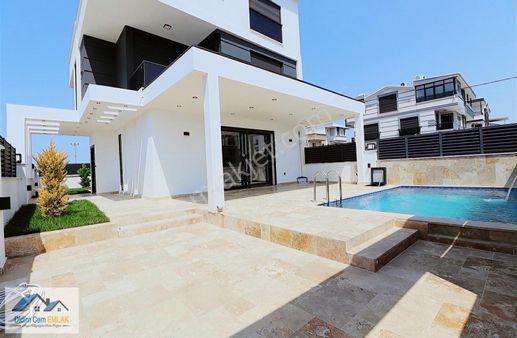 Müstakil Havuzlu,müstakil Girişli Satılık 3+1 Triplex Villa