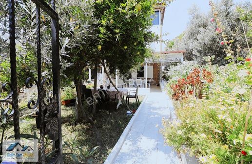 Müstakil Girişli Geniş Bahçeli Satılık 5+1 Triplex Villa