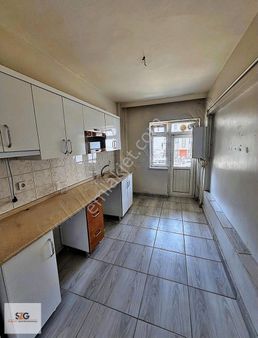 Szg'den Özgürlük Caddesinde Arakat Üç Cepheli Geniş Ferah Daire