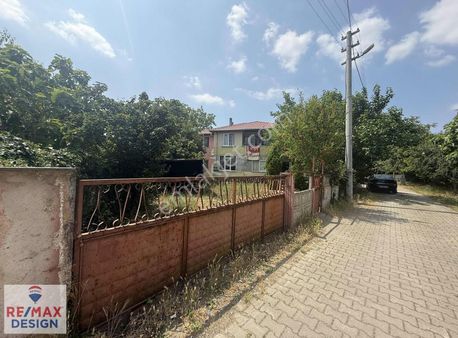 Remax Desıgn Arifiye'de Arsa İçerisinde 2 Katlı Müstakil Ev