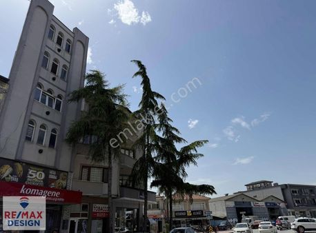 Remax Desıgn Sakaryanın Kalbinde Şehrin Merkezi Noktasında Ofis