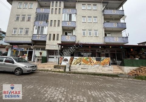 Remax Design Maltepe'de Dükkan Üstü 3+1 Satılık Daire