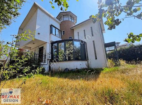 Re/max Desıgn Sapanca'da Satılık Lüks Villa