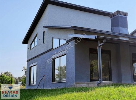 Remax Desıgn Doğa İçinde Ferah Bahçeli Geniş Villa