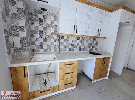 Çiğlinin Tam Merkezinde Satılık Sıfır 1+1 Balkonlu Arakat Daire