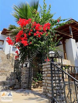 Bodrum Akyarlar'da Plaja Yakın,deniz Manzaralı Satılık Villa !