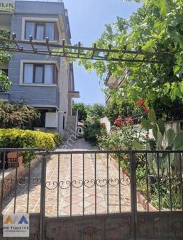 Yalova Merkezde 4 Katlı Satılık Müstakil Bina