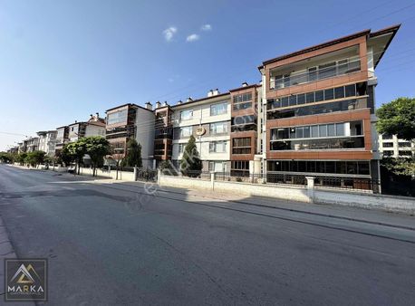 Marka'dan Sportkent'te Cadde Üzeri Kapalı Balkon 3+1 Daire