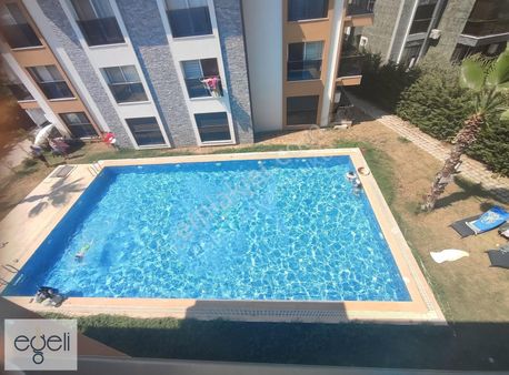 2+1 Havuzlu Site De Ebeveny Banyolu Satılık Daire