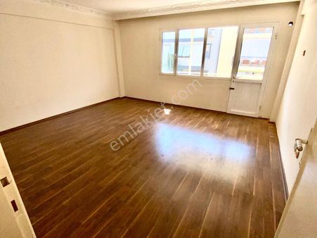 Arga'dan Buca Çevik Bir Meydan Yakını Ara Kat 3+1 Kiralık Daire.