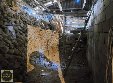 İpekyolundan Rüstempaşa Da 2 Katlı Komple Satılık Ahşap Ev