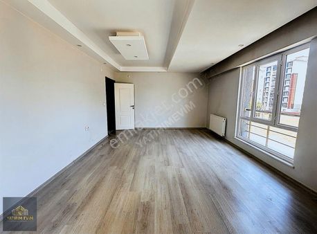 Yıldızkentte Butik Sitede Ön Cephe Ankastreli Cam Balkonlu Daire