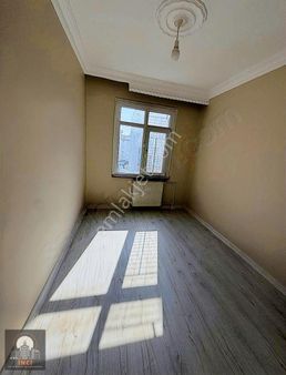 Medipol Hastanesinin Hemen Üstünde Yenilenmiş Arakat Daire