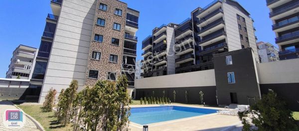 Halitpaşa'da Deniz Manzaralı Yüzme Havuzlu 2+1 Satılık Daire