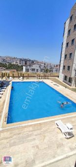 Yüzme Havuzlu Kapalı Otoparklı 3+1 Satılık Daire