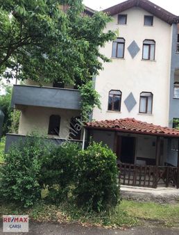 Remax Çarşı'dan Maşukiye'de 964 M2 İçinde Satılık İkiz Villa