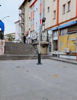 Hikmet Işık Caddesinde 165 M2 İki Cepheli Satılık Dükkan