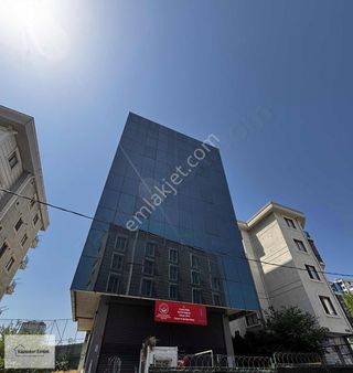 Maltepe'de Satılık Ticari Komple Bina