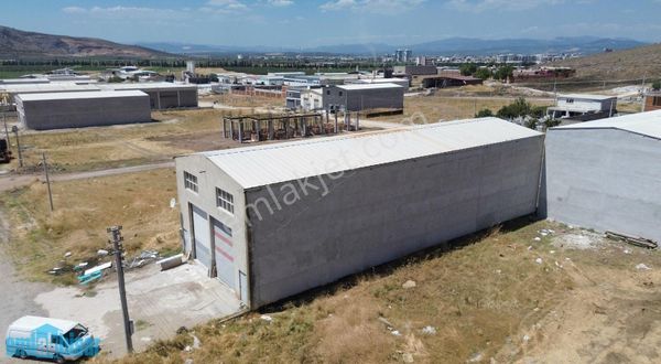 Akhisar Karaosmanoğlu Sanayi Sitesinde Satılık 500 M2 Dükkan