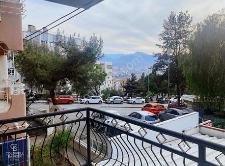 C.b Smyrna Dan Basın Sitesinde Metro Yakını 2+1 Satılık Daire