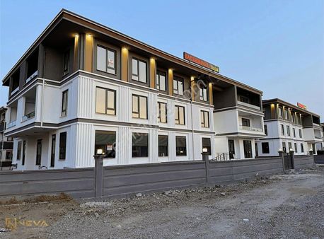 Serdivan Yazlık Mah Plevne Cd. Satılık 158m2 Sıfır 3+1 Daireler