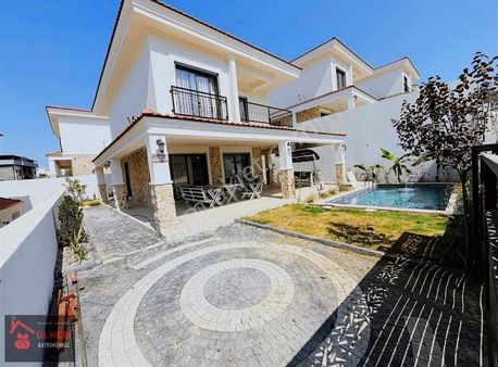 Davutlar 4+1 Müstakil Özel Havuzlu Alaçatı Tarzı Lüks Villa