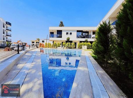 Kuşadası'nda 4+1 Sıfır 4+1 Havuzlu Site Satılık Fırsat Villa