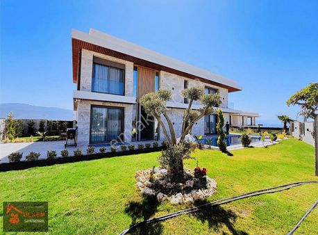 Kuşadası'nın En Lüks Full Deniz Manzaralı Özel Havuzlu Villası