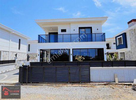 Kuşadası Denize Yakın Müstakil 3+1 Özel Havuzlu Sıfır Villalar