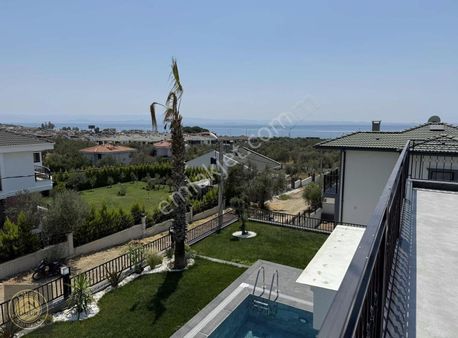 Ömür Emlak'tan 650 Mt Arsa Üzerine Kurulu Havuzlu Lük Villa