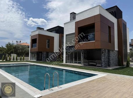 Ömür Emlak'tan Yüksek Kredili Havuzlu Sitede Lüx Villa