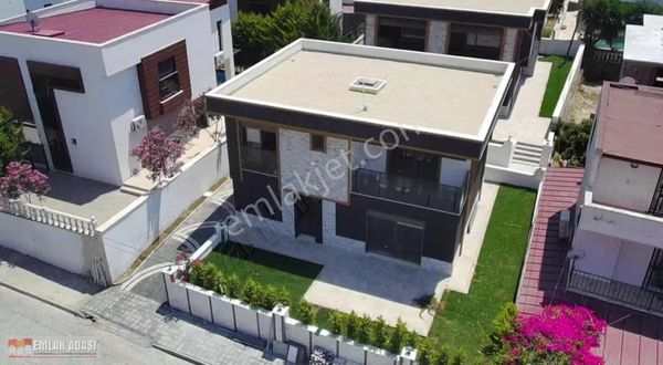 Kuşadası Kadınlar Denizinde Fırsat Müstakil Satılık 5+1 Villa