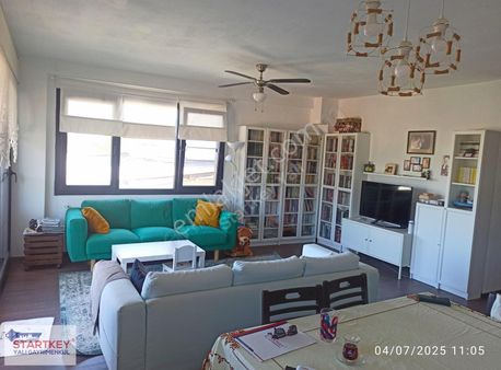 Yenifoça Gencelli'de Müstakil Bahçeli 6+2 Satılık Yazlık