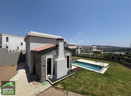 Ortakent Merkezde Müstakil Havuzlu 5+1 Tripleks Villa