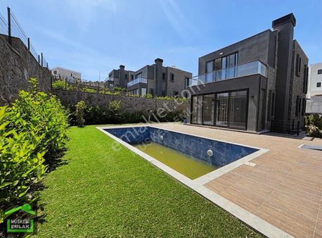 Ortakent Merkezde Satılık Müstakil Havuzlu 4+1 Villa